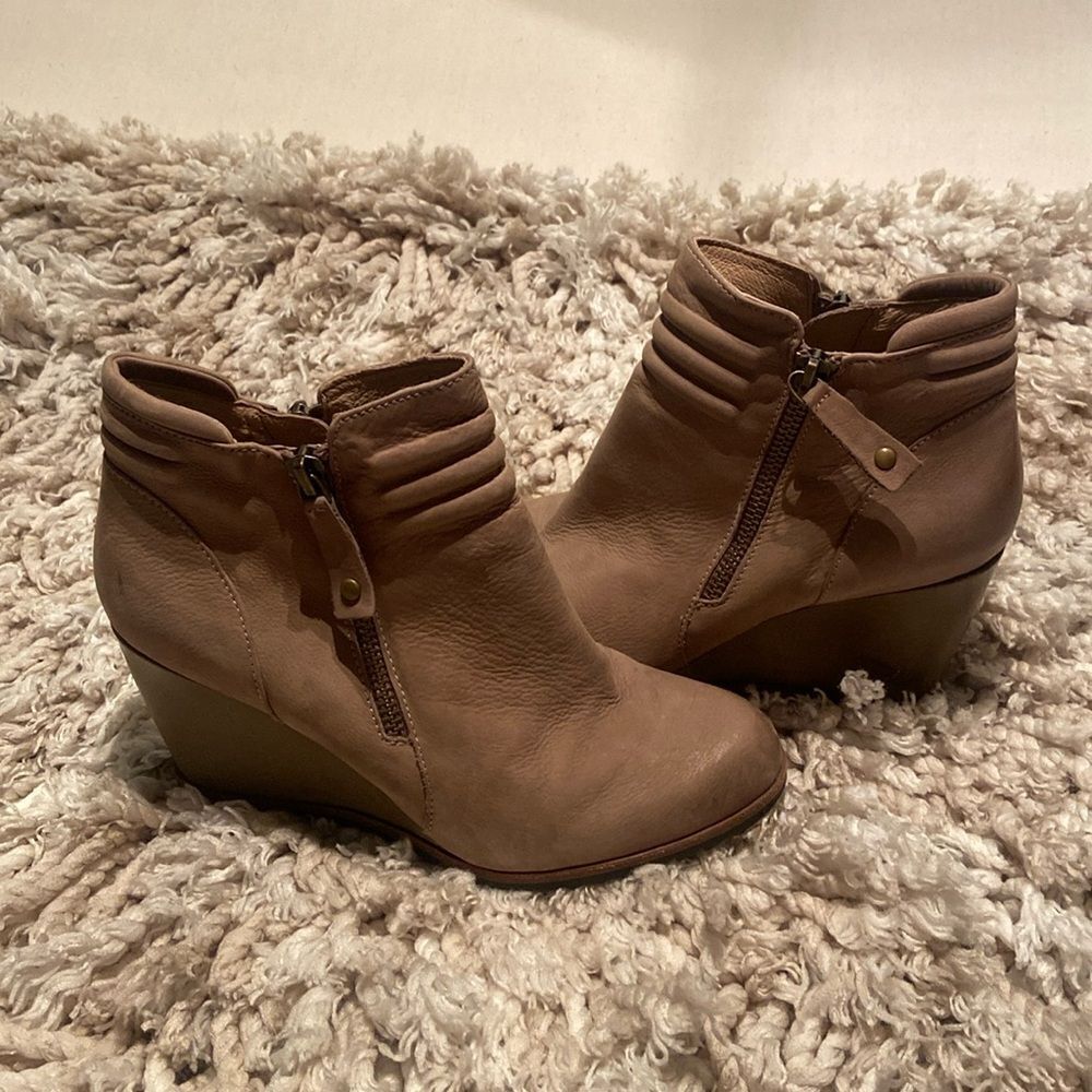 Biala Women's Alaina Boot Size 36 EU 5.5 US Wedge Heel Beige Leather Zip Bootie